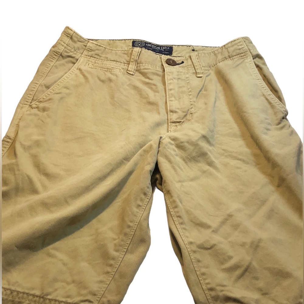 American Eagle Men’s Flat front shorts longer length size 28
